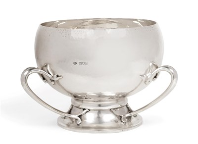 Lot 85 - A Large Edwardian Art Nouveau Silver Centrepiece Bowl, Goldsmiths & Silversmiths, London 1905,...