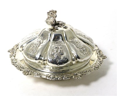 Lot 99 - A William IV Silver Muffin Dish and Cover, maker's mark IW, London 1830, the lobed cover...