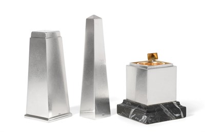Lot 148 - A Contemporary Silver Salt, maker's mark WW, London 2001, square on marble plinth base, with...
