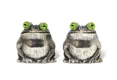 Lot 204 - A Pair of Novelty Silver Frog Salt and Pepper Pots, maker's mark WW, Birmingham 2011, with...