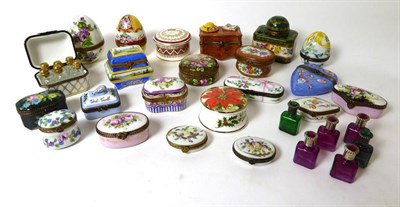 Lot 320 - A collection of Limoges porcelain boxes