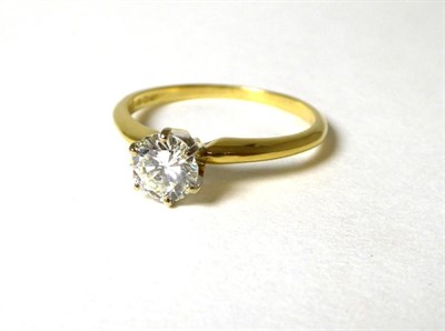 Lot 353 - An 18 carat gold solitaire diamond ring, a round brilliant cut diamond in a claw setting, to...