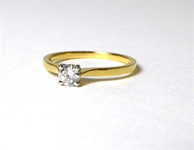 Lot 354 - An 18 carat gold solitaire diamond ring, a round brilliant cut diamond in a claw setting, to...