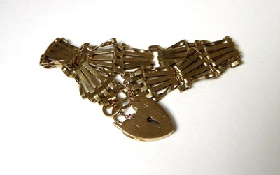 Lot 367 - A 9 carat gold fancy gate link bracelet, with padlock, length 18.5cm, width 1.5cm