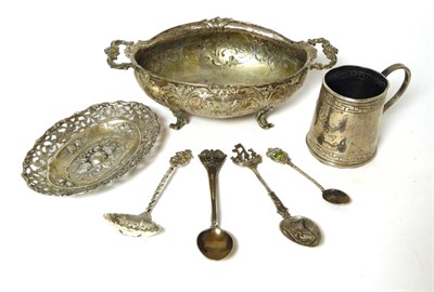 Lot 423 - A small group of Continental silver and white metal including two handled oval dish