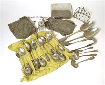 Lot 425 - Assorted silver items to include a large cigarette case; two Continental white metal mesh purses; a