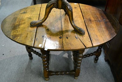 Lot 1233 - A late 17th century oak four-seater gateleg table, with two drop leaves to form an oval, raised...