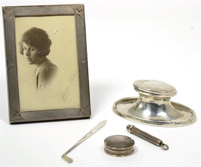 Lot 49 - S Mordan & Co propelling pencil, silver photograph frame, silver inkwell, .925 pill box, golf...