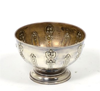 Lot 127 - An Edwardian silver small pedestal bowl, Robert Pringle, London 1908, with strapwork type...