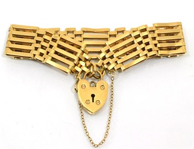 Lot 196 - A 9 carat gold gate link bracelet, with a 9 carat gold padlock clasp, length 17.5cm, width 1.5cm