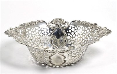 Lot 284 - A pierced silver oval basket, Chester 1905, 9.4ozt