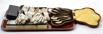 Lot 296 - A set of six sterling coffee spoons; a cased set of six plated teaspoons and tongs; a Parker...