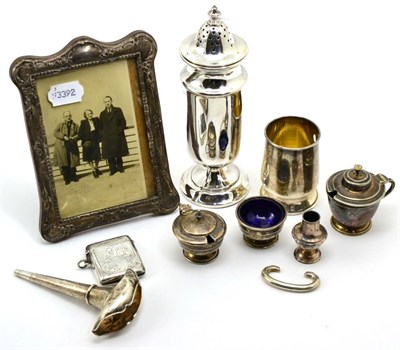 Lot 424 - A silver pedestal caster, London 1911, base filled; a silver vesta case, Comyns 1902; a silver...