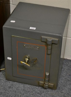 Lot 1133 - A safe with key