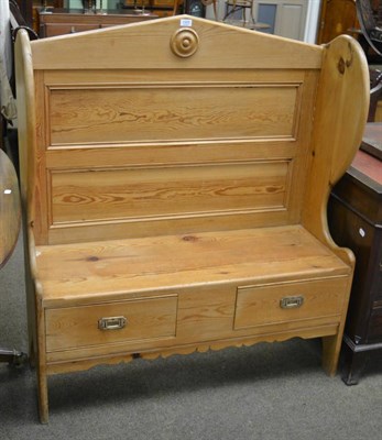 Lot 1325 - A pine settle