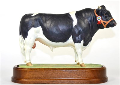 Lot 118 - Royal Worcester British Friesian Bull ";Terling Trusty";, model No. RW3746 by Doris Lindner, on...