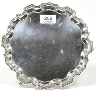 Lot 209 - A shaped circular silver salver, Jackson & Fullerton, London 1912, 20.5cm diameter 13.8ozt