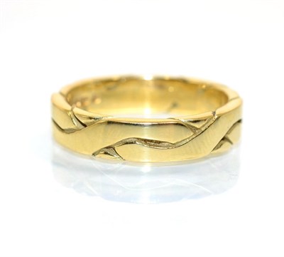 Lot 363 - An 18 carat gold engraved band ring, finger size R