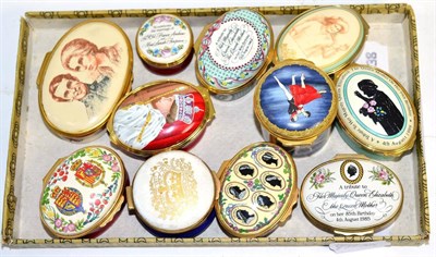 Lot 399 - A group of eleven Halcyon Days Royal Commemorative enamel boxes and others