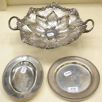 Lot 416 - An American silver dish with pierced border, Towle Silversmiths, also stamped Galt & Bro;...