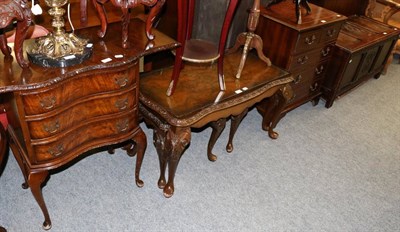 Lot 1059 - A group of reproduction furniture comprising a four height chest of drawers of small proportions; a