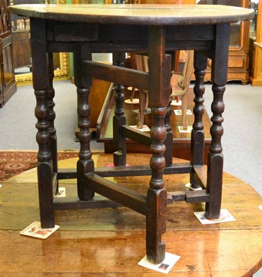 Lot 1192 - An 18th century gateleg table