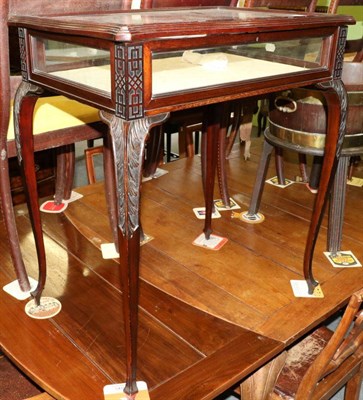 Lot 1260 - Reproduction bijouterie table