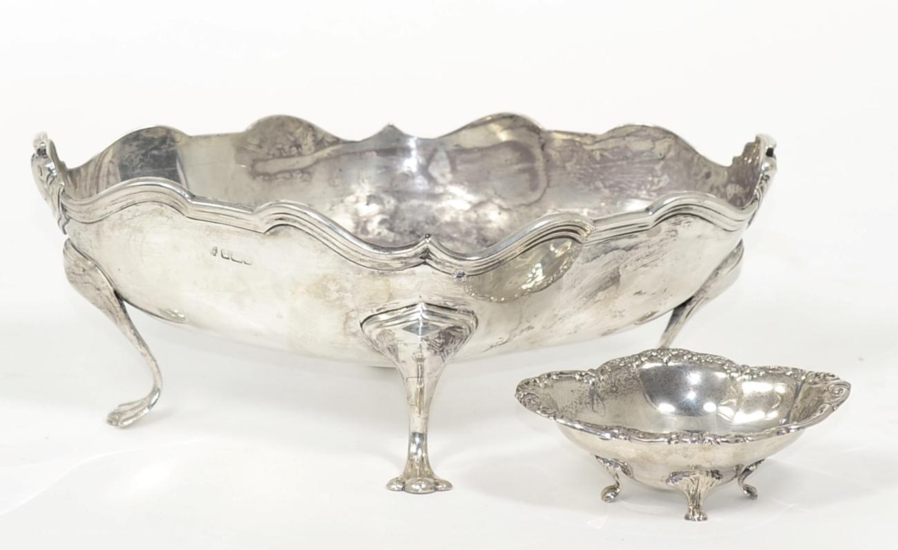 Lot 40 - An Edwardian shaped oval silver bowl, Hawksworth, Eyre & Co, Sheffield 1906, on four stylised...