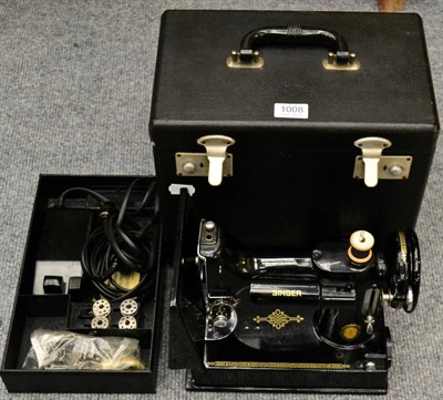 Lot 1008 - Singer sewing machine (cased)