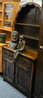 Lot 1047 - A small oak dresser