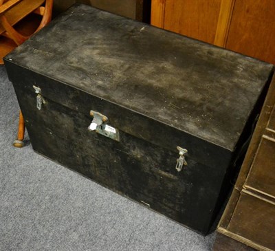 Lot 1057 - A car luggage trunk