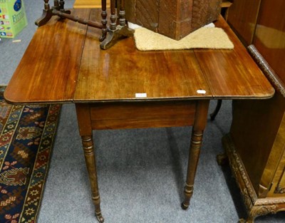 Lot 1068 - A 19th century mahogany Pembroke table