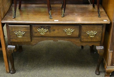 Lot 1239 - An oak sideboard