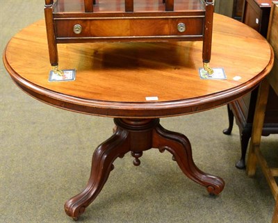 Lot 1241 - A Victorian circular topped mahogany tilt top breakfast table