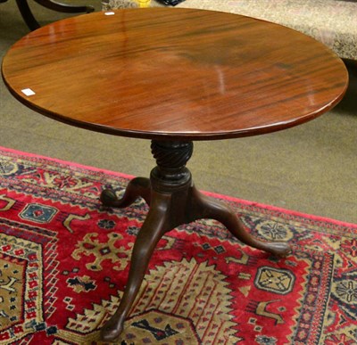 Lot 1276 - A George III mahogany circular snap top table