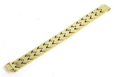 Lot 81 - A fancy link bracelet, formed of double arch links, length 19cm, width 2cm, stamped '585'