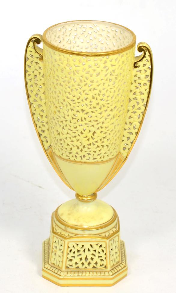 Lot 222 - Grainger & Co Worcester reticulated pedestal vase