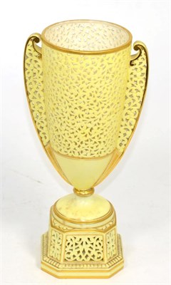 Lot 222 - Grainger & Co Worcester reticulated pedestal vase