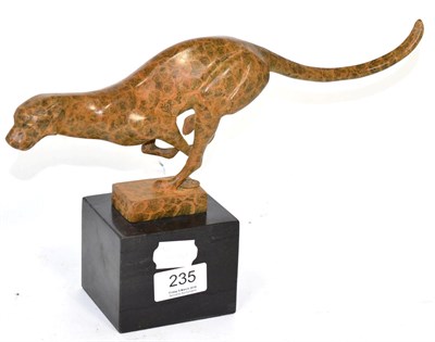 Lot 235 - A modern patinated bronze cheetah, in a running pose, on a black marble base, 33cm wide, 19cm high
