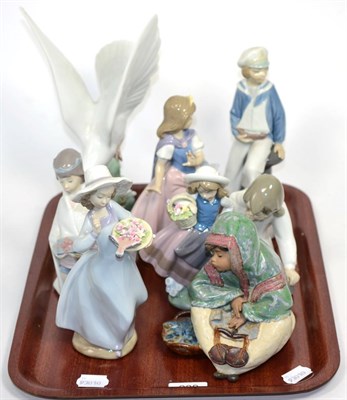 Lot 289 - Eight Lladro figures and models including Dove model 4550