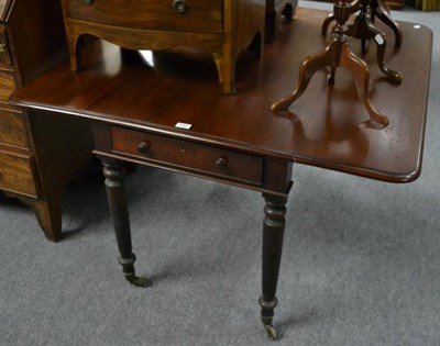 Lot 1065 - An early 19th century mahogany drop leaf table with one single central drawer