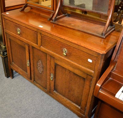 Lot 1091 - A 20th century oak side cabinet