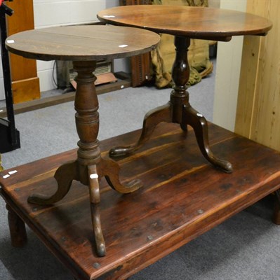 Lot 1100 - Two oak occasional tables