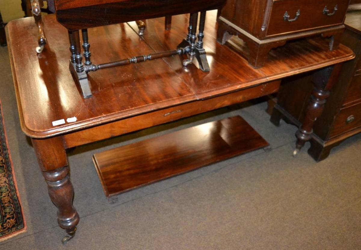 Lot 1227 - A Victorian mahogany dining table with one extra leaf