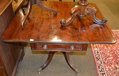 Lot 1292 - An early 19th century mahogany drop leaf table