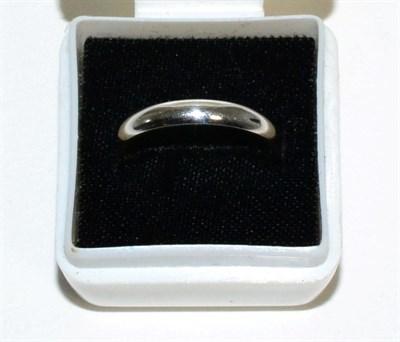 Lot 76 - A platinum band ring, finger size M