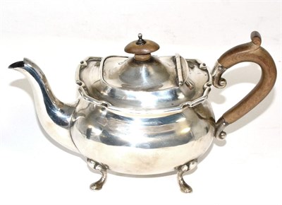 Lot 117 - A Walker & Hall, Sheffield silver tea pot