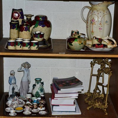 Lot 162 - A collection of 20th century ceramics including Regal Ware, Royal Worcester, Lladro, Crown...