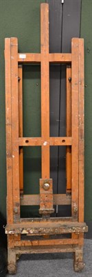 Lot 1132 - An artist's easel