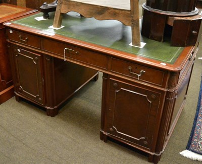 Lot 1202 - Reproduction mahogany desk with green leather top